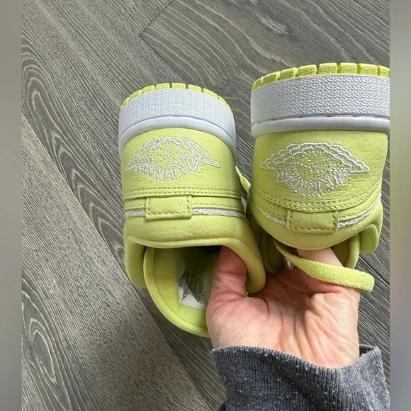 Jordan 1 Low Sneaker in Limelight Size 5 - Picture 10 of 11